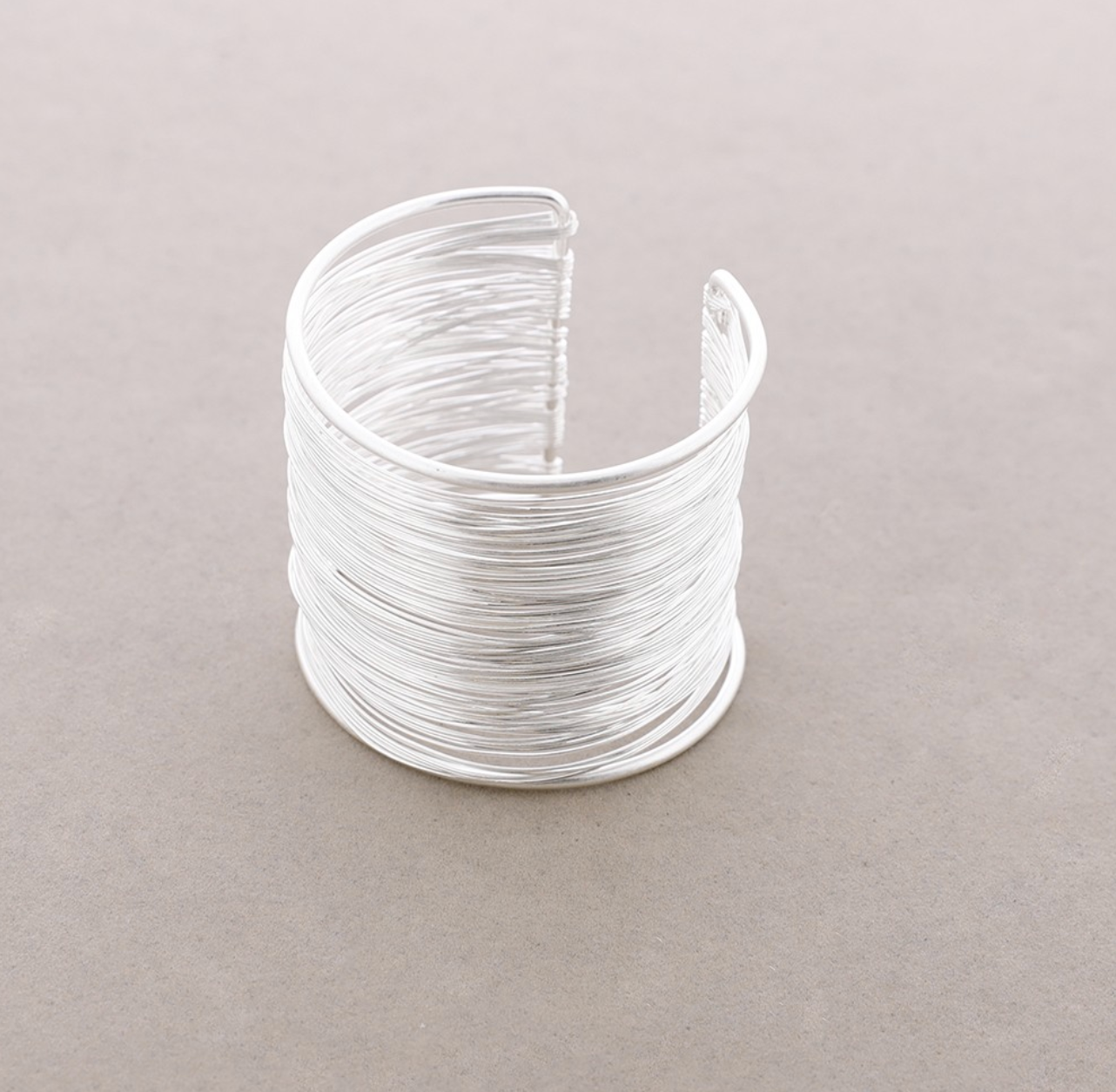 Brazalete hilo cilindro , plata