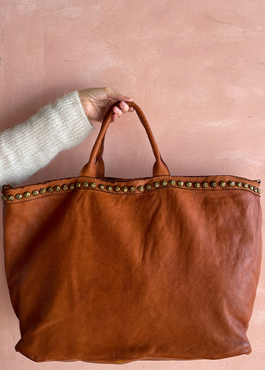 Bolso marrón cuero tachuelas XL