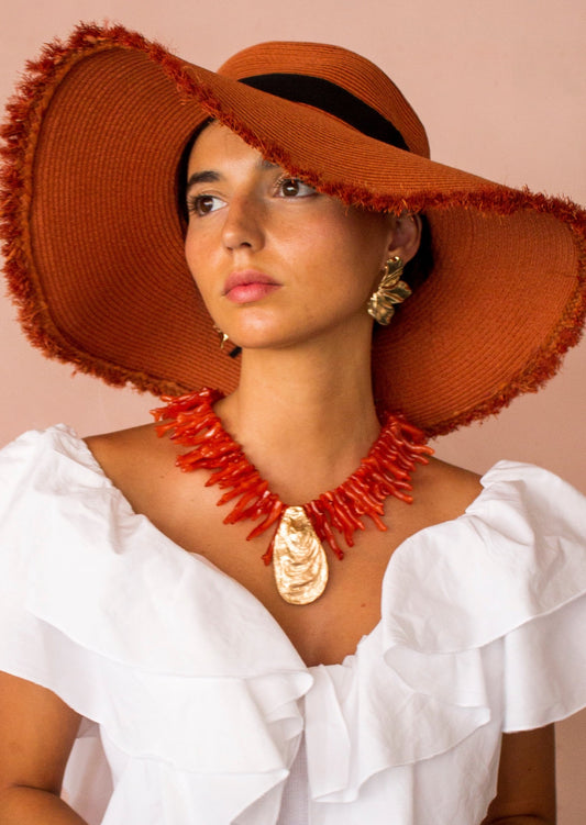 COLLAR CORAL CON CONCHA NARANJA ı ORO