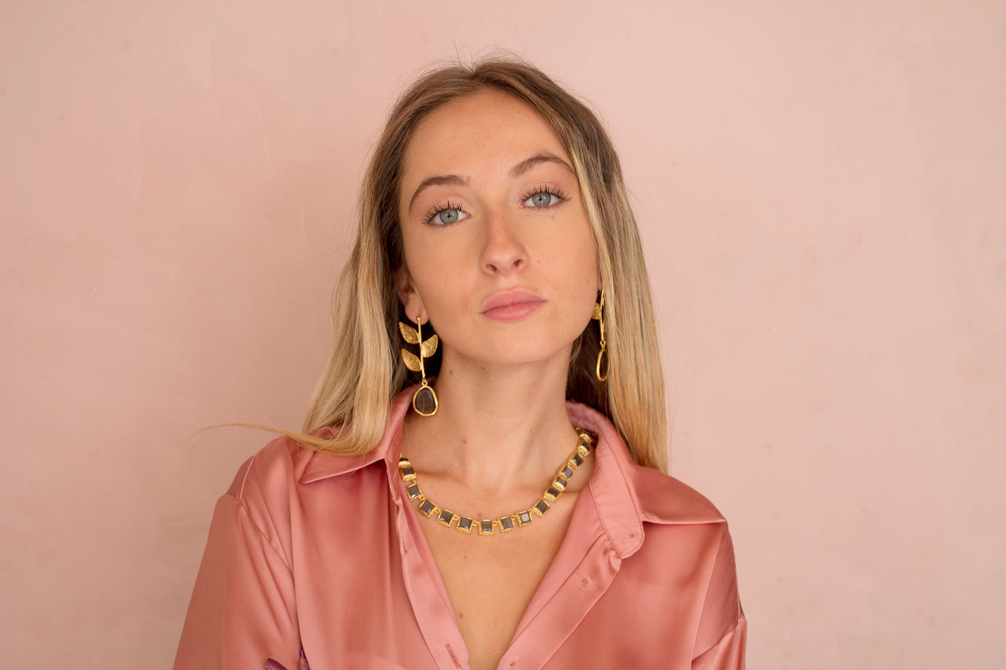 COLLAR- CHOKER  PIEDRAS CUADRADAS  MULTICOLOR ı ORO